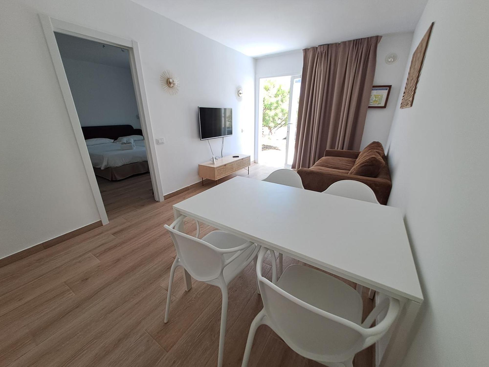 Homeforguest Apartamento Alisios 1 Con Piscina En Corralejo Exterior photo